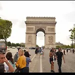 Champs Elysees Apartment 4